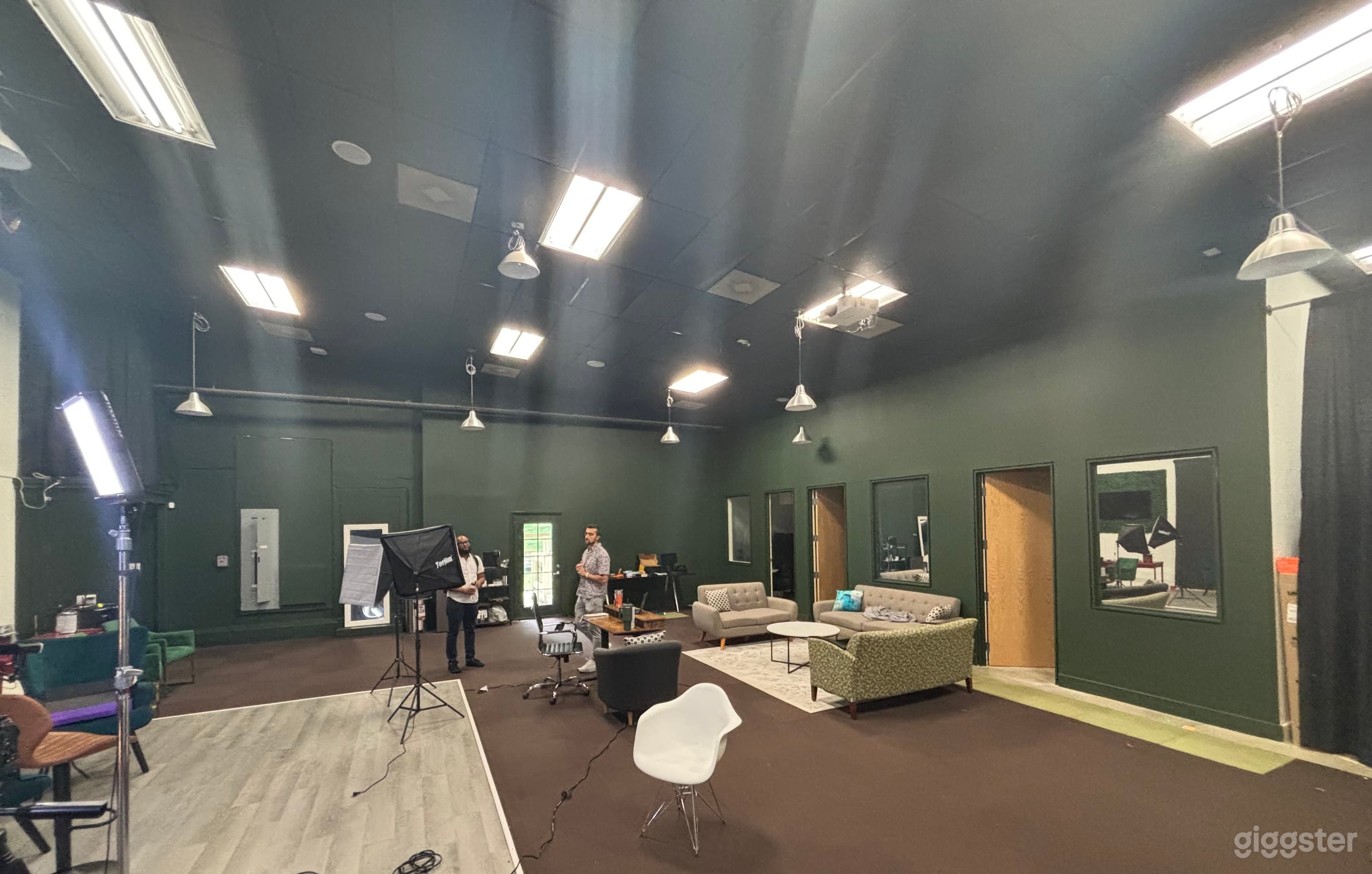 Next-Level Content Studio for Podcasts &amp; Reels Photo 2