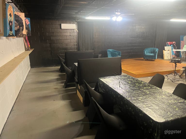  Eat Wall and seating area 