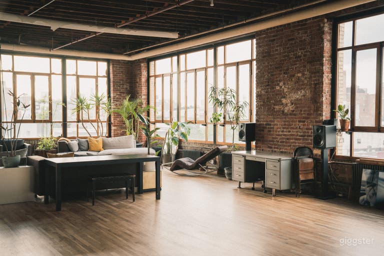 Industrial Artist's Loft with Skyline View 
