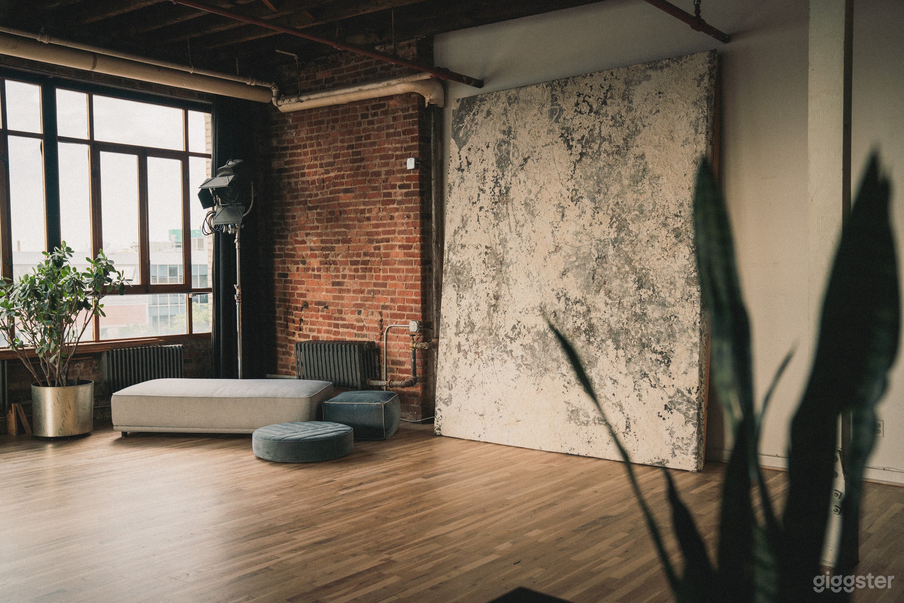 Industrial Artist's Loft with Skyline View Photo 3