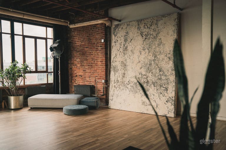  Industrial Artist's Loft with Skyline View 