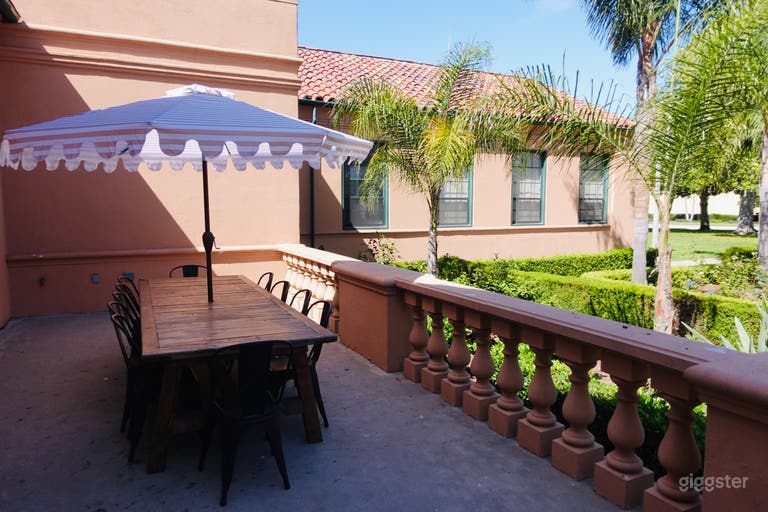  Other identical side of the patio 