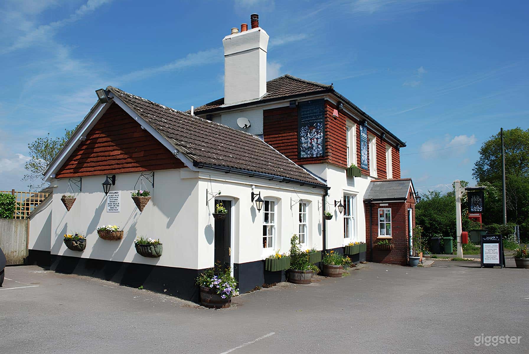 Classic Countryside Pub with Dining Spaces Photo 1