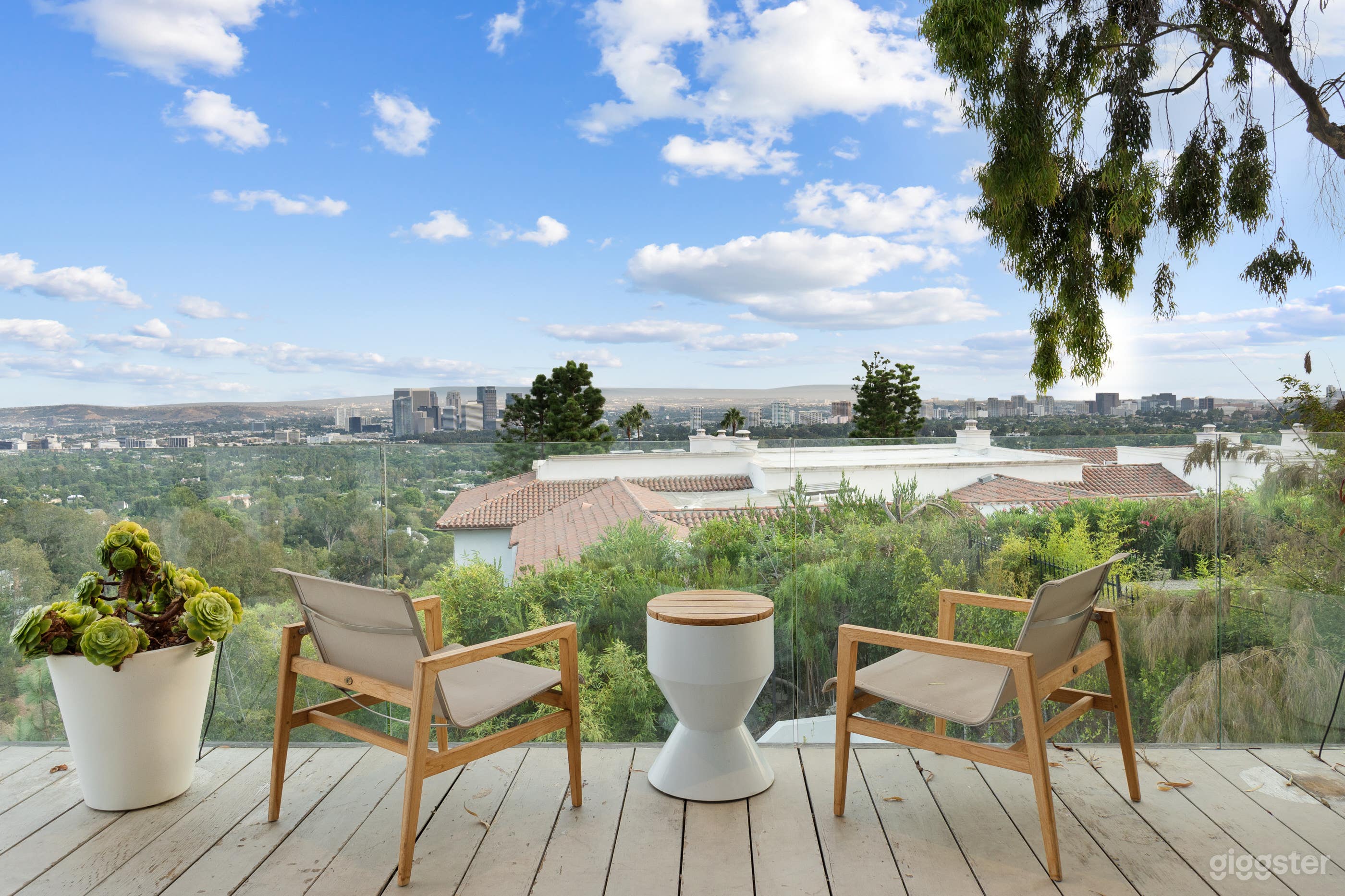 BEVERLY GROVE LIGHT-BOX HOUSE Photo 4