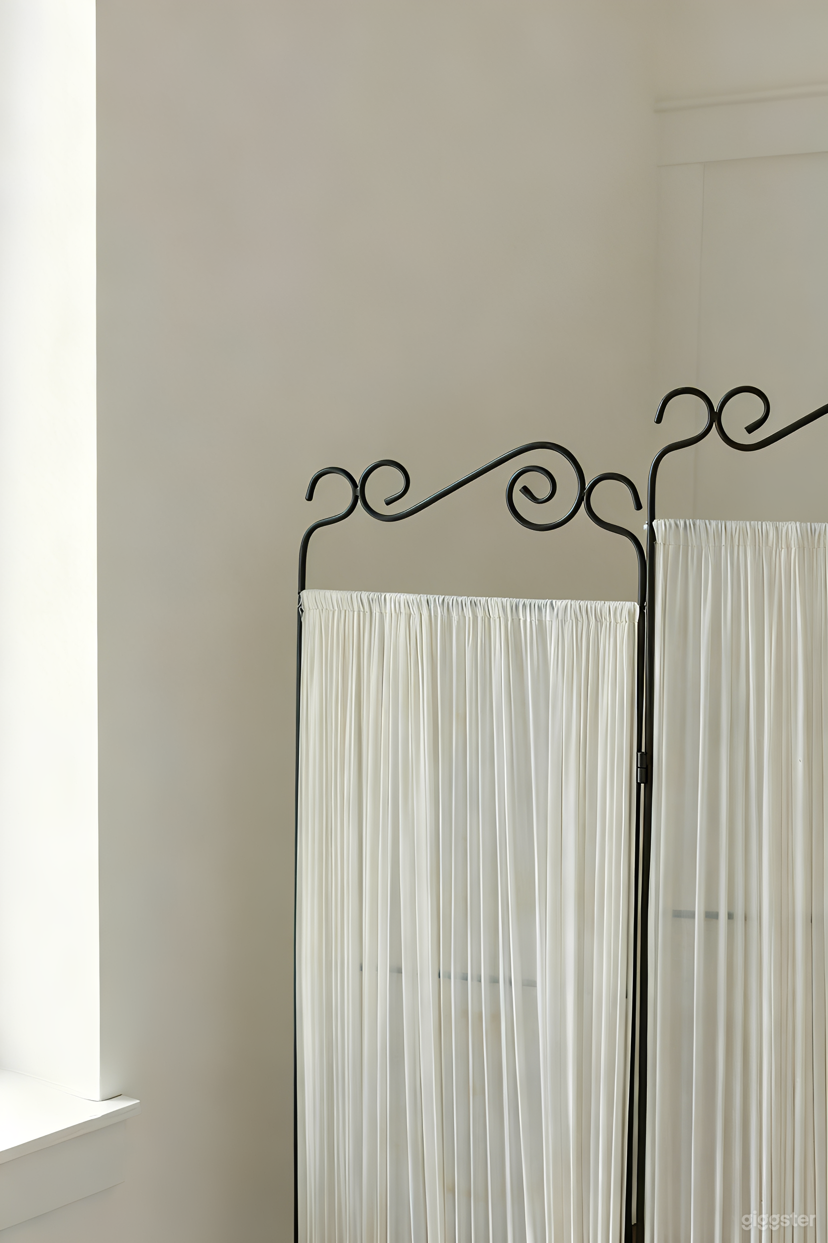 Light Filled Home Studio Photo 4