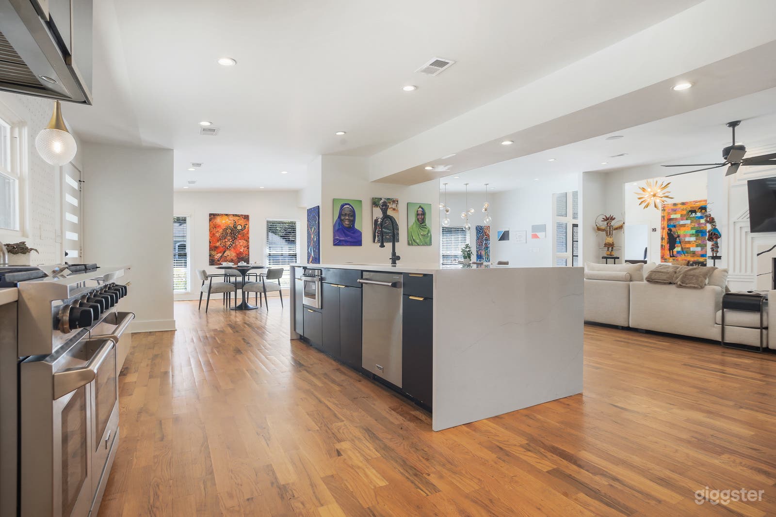 Unique Mid Century Modern Home Photo 4