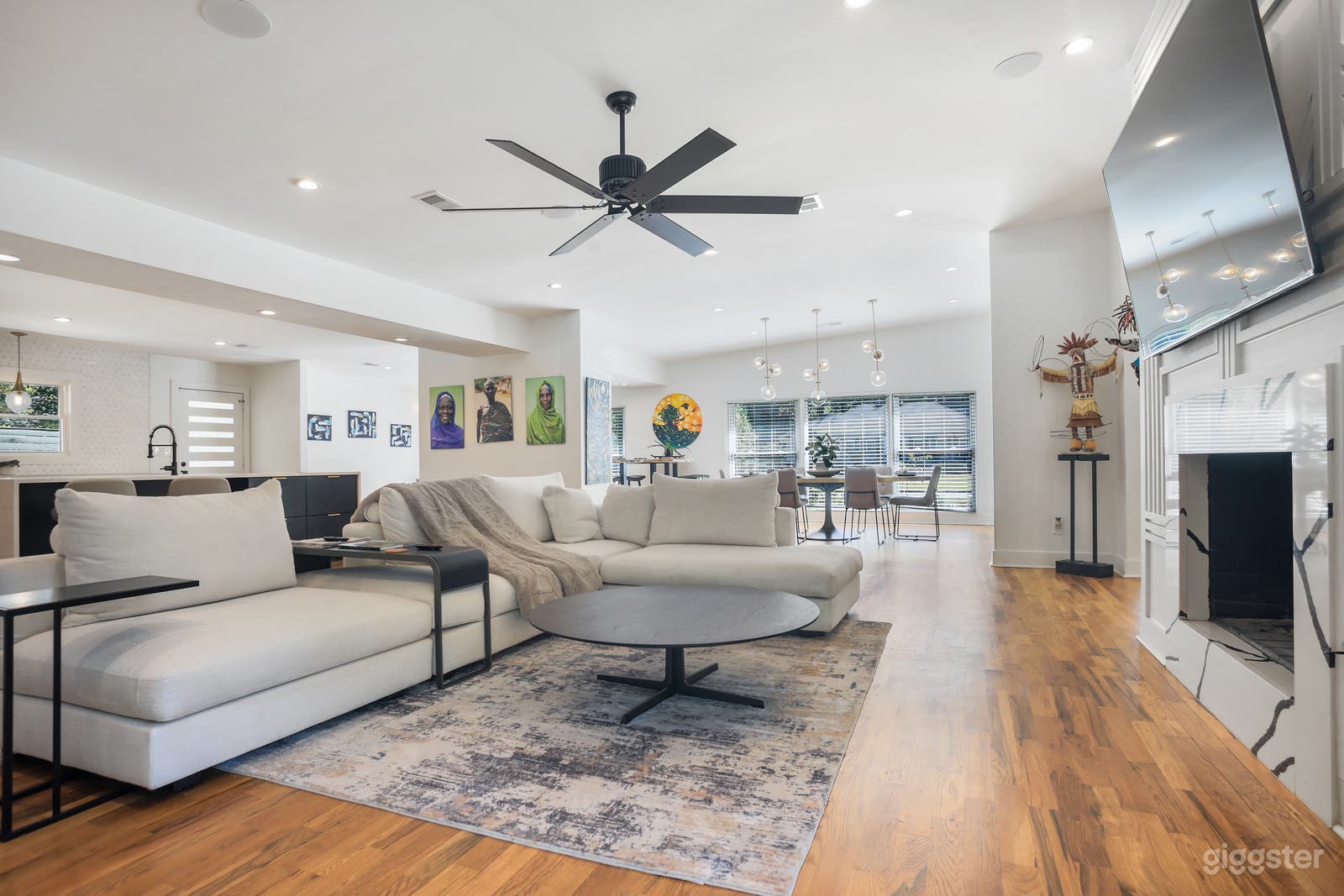 Unique Mid Century Modern Home Photo 1