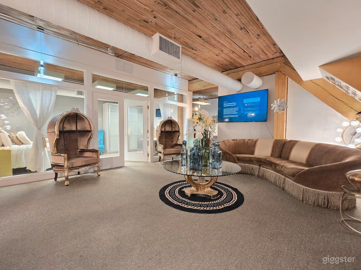 Executive Penthouse with Grand Piano &amp; Skyline Views Photo 3