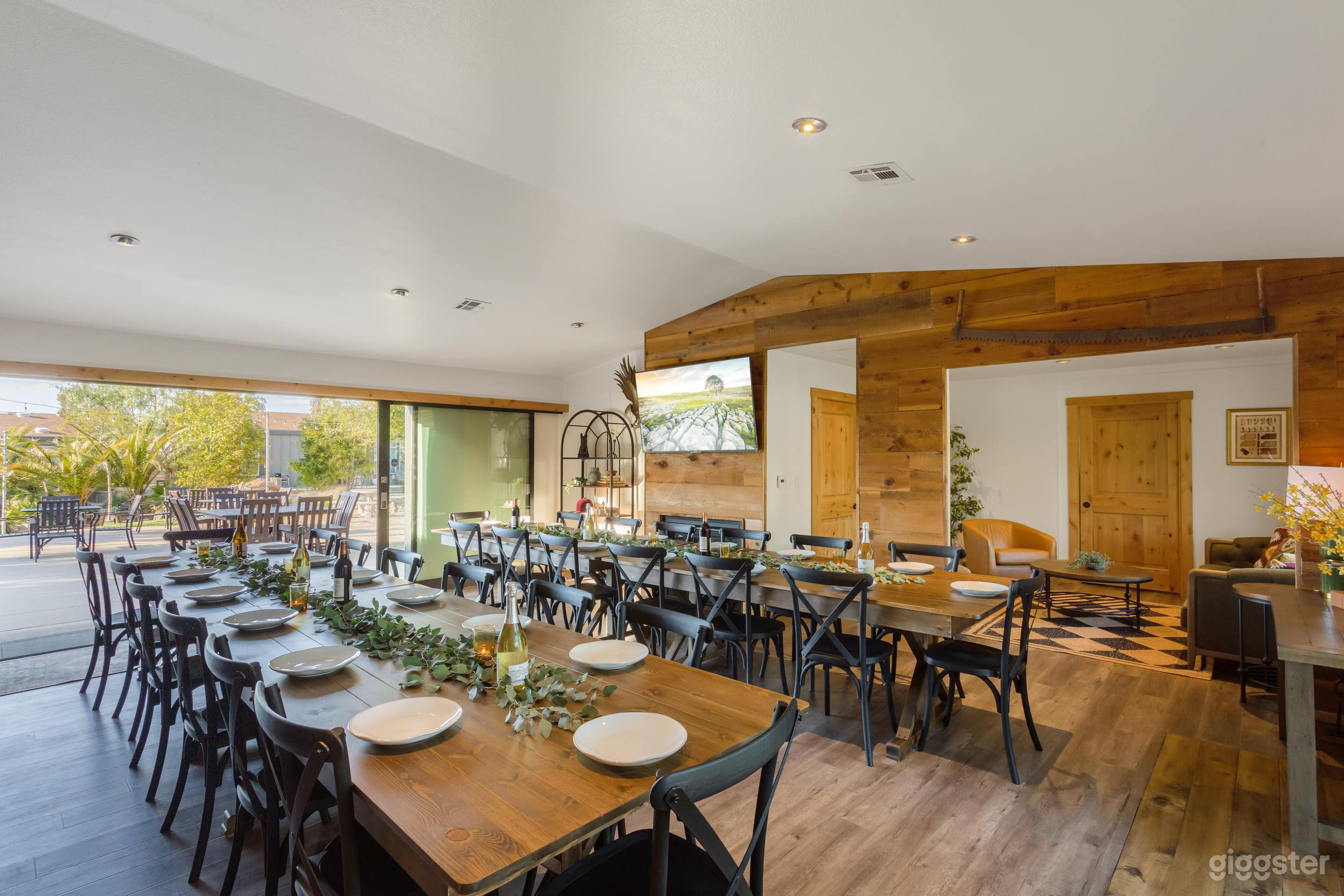 Indoor and outdoor event space Photo 3