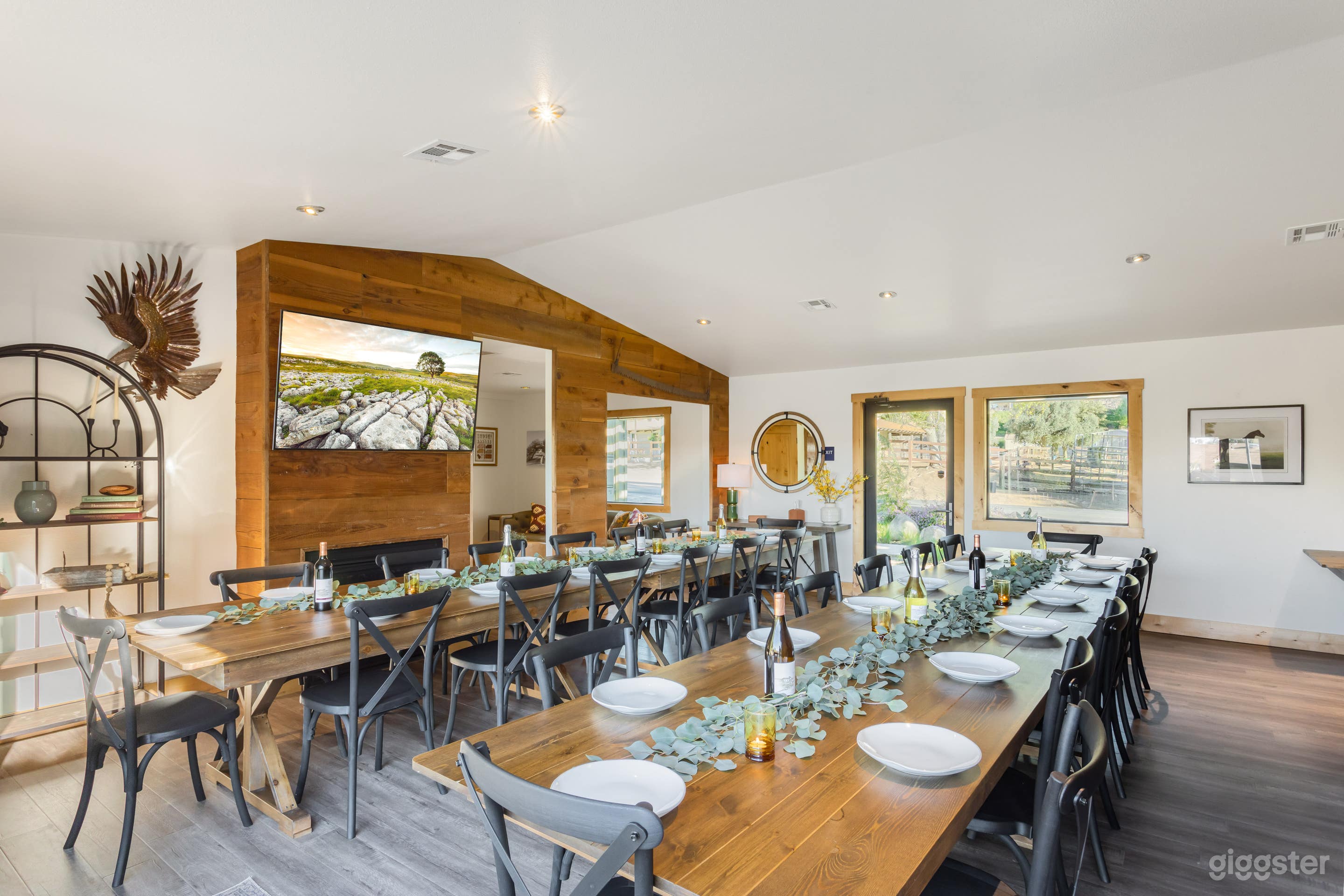 Indoor and outdoor event space Photo 2