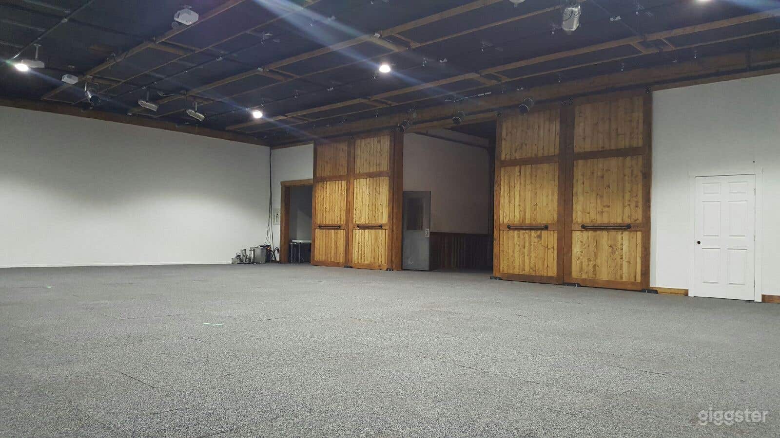 Spacious Immersive Media Facility Photo 1