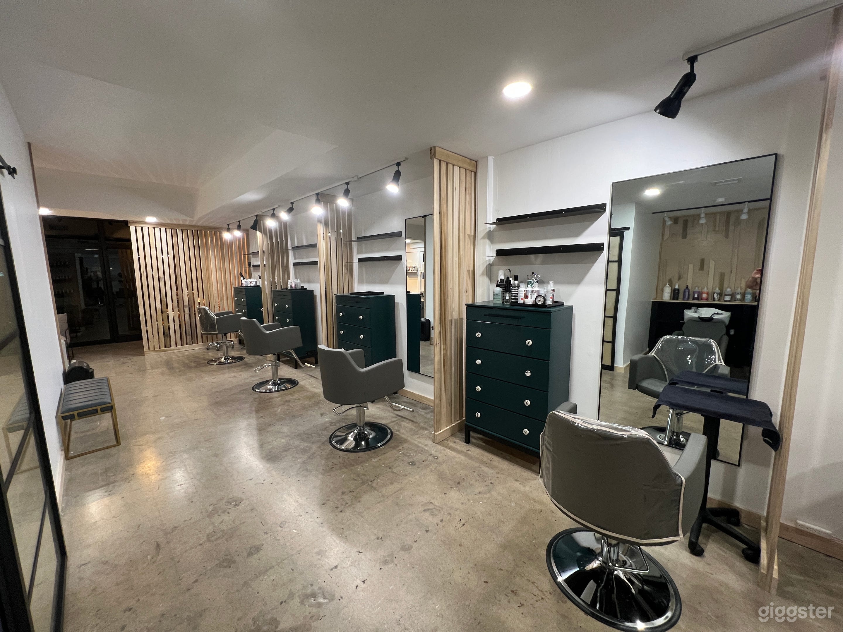 Upscale Hair Salon  Photo 4