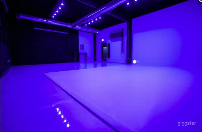 Natural Light Photo / Video Studio with Cyc Wall &amp; RGB Lights Photo 3