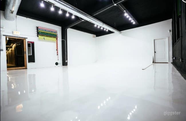 Natural Light Photo / Video Studio with Cyc Wall &amp; RGB Lights Photo 4