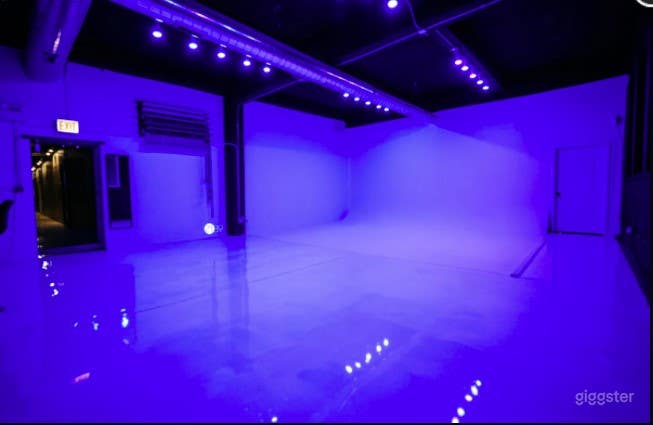 Natural Light Photo / Video Studio with Cyc Wall &amp; RGB Lights Photo 2