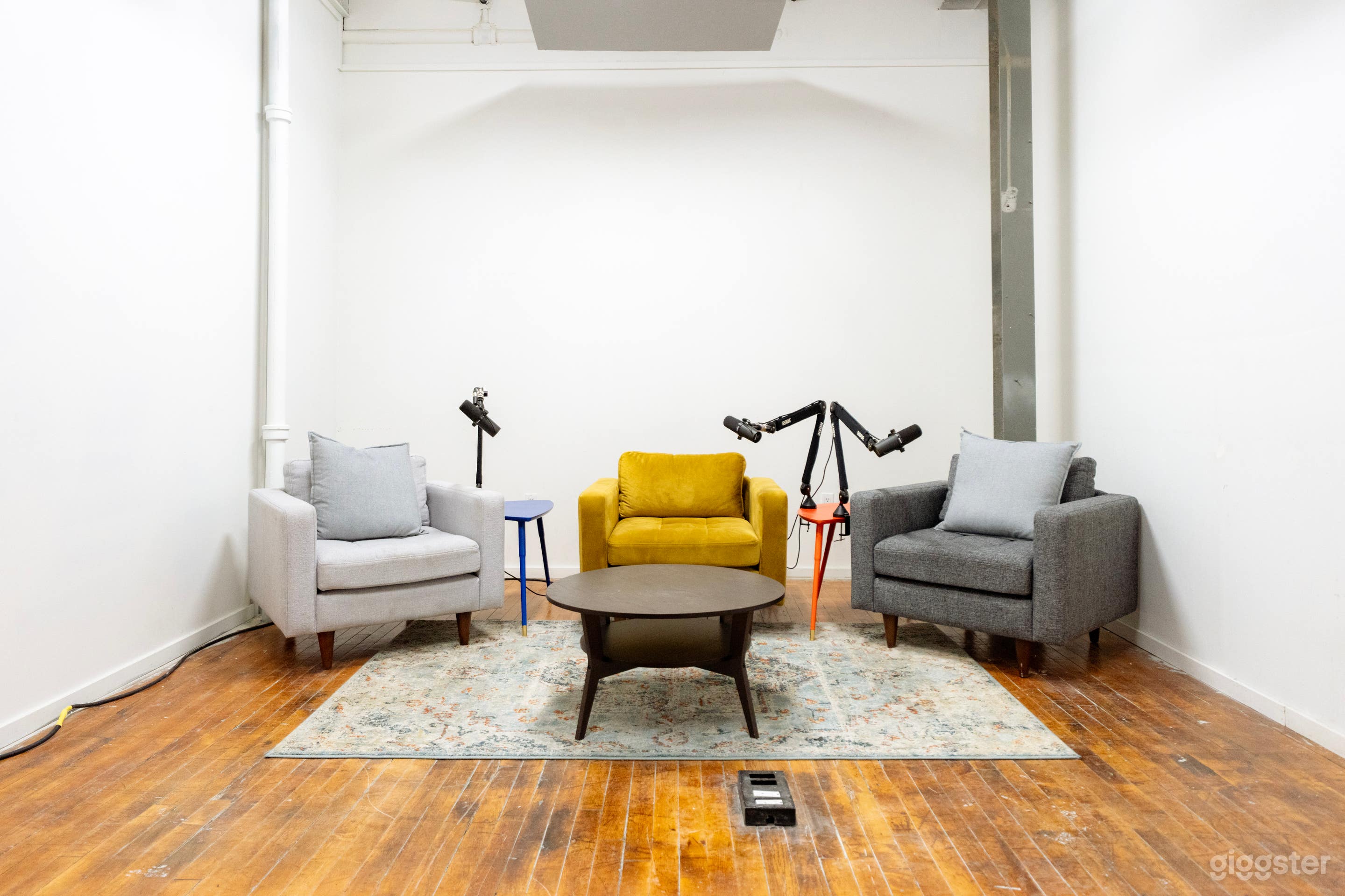 Fully equipped Podcast Studio Photo 1