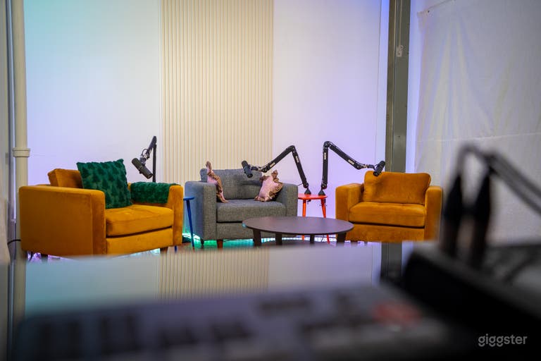  Fully equipped Podcast Studio 