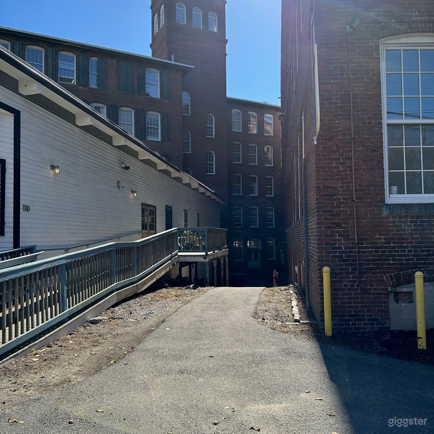 Music Venue with industrial charm Photo 3