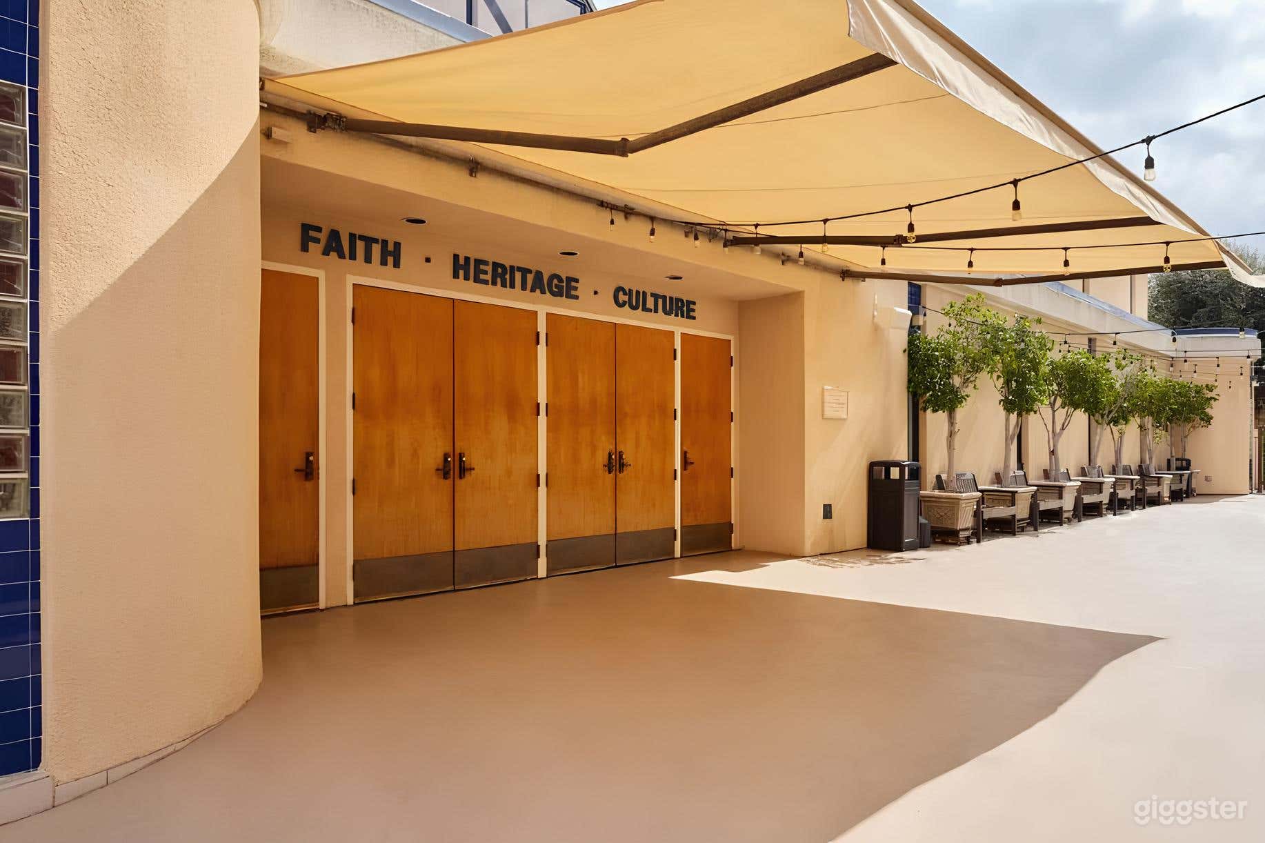 The Covered Patio  Photo 2