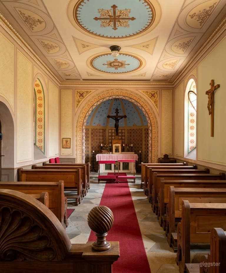  Historische Kapelle mit kunstvollen Details für Film & Event 