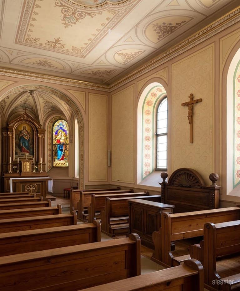  Historische Kapelle mit kunstvollen Details für Film & Event 
