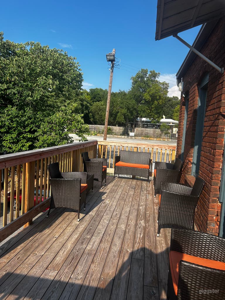  Charming Gallery — Where Ideas, Community & Wellness Meet 