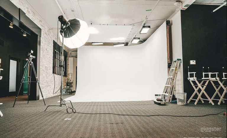  Studio 2 With U-Shaped Cyc wall at 15’x14'x15′ 