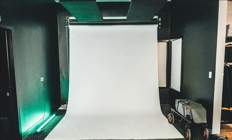  Studio 2 With U-Shaped Cyc wall at 15’x14'x15′ 