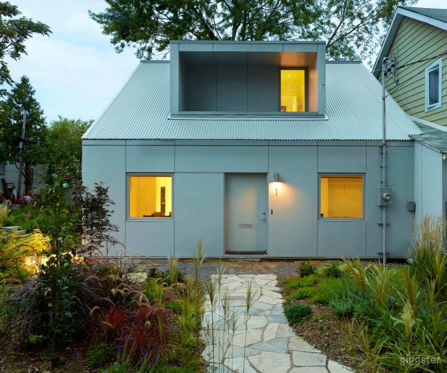 Modern Hideaway In The Heart Of Downtown Toronto Photo 1