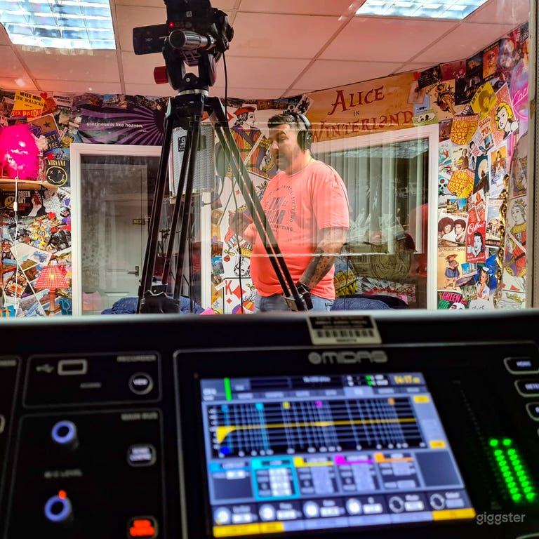  Studio on North Wales Border - Multiple Spaces  