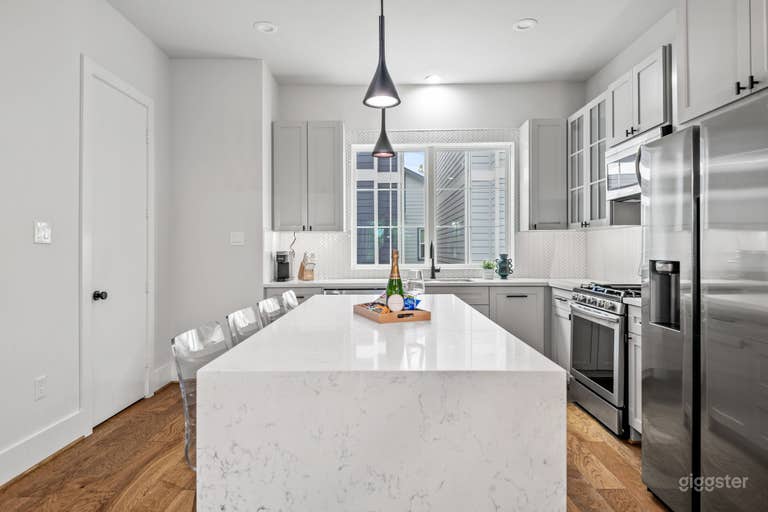  Rooftop Terrace Modern Home with Open Floorplan 