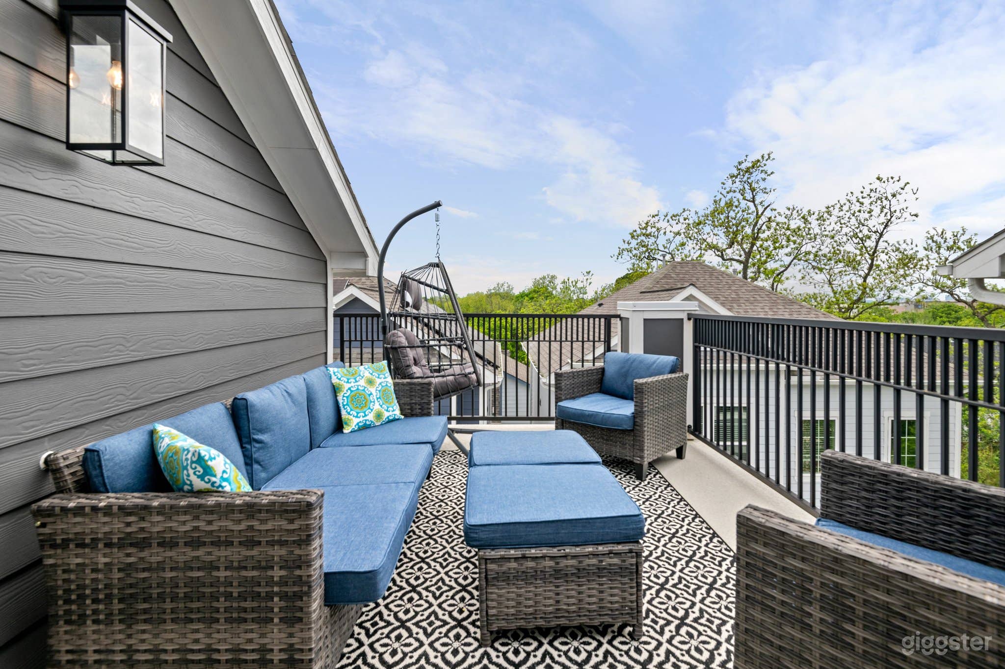 Rooftop Terrace Modern Home with Open Floorplan Photo 1