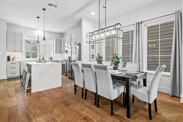  Rooftop Terrace Modern Home with Open Floorplan 