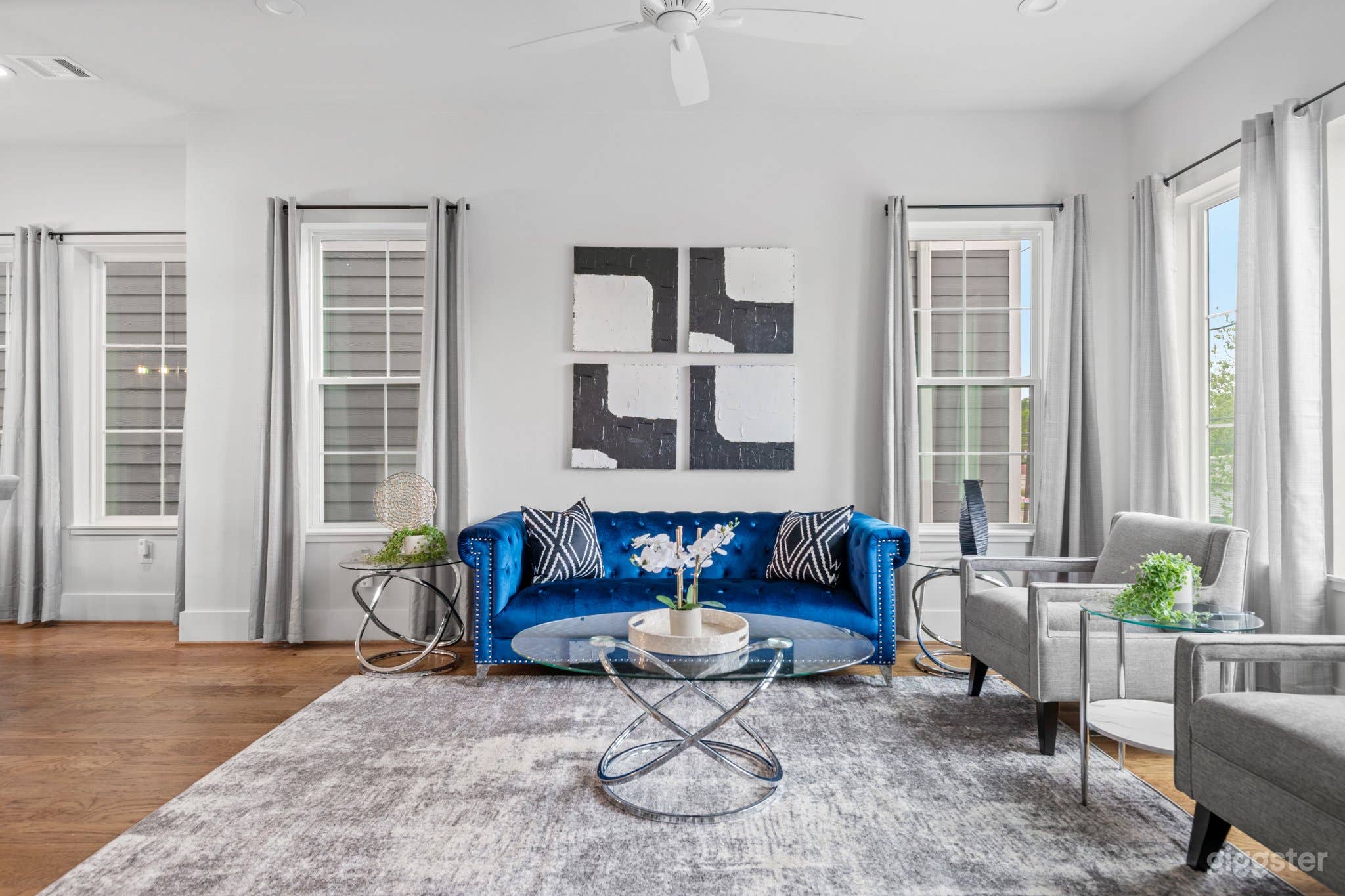 Rooftop Terrace Modern Home with Open Floorplan Photo 2