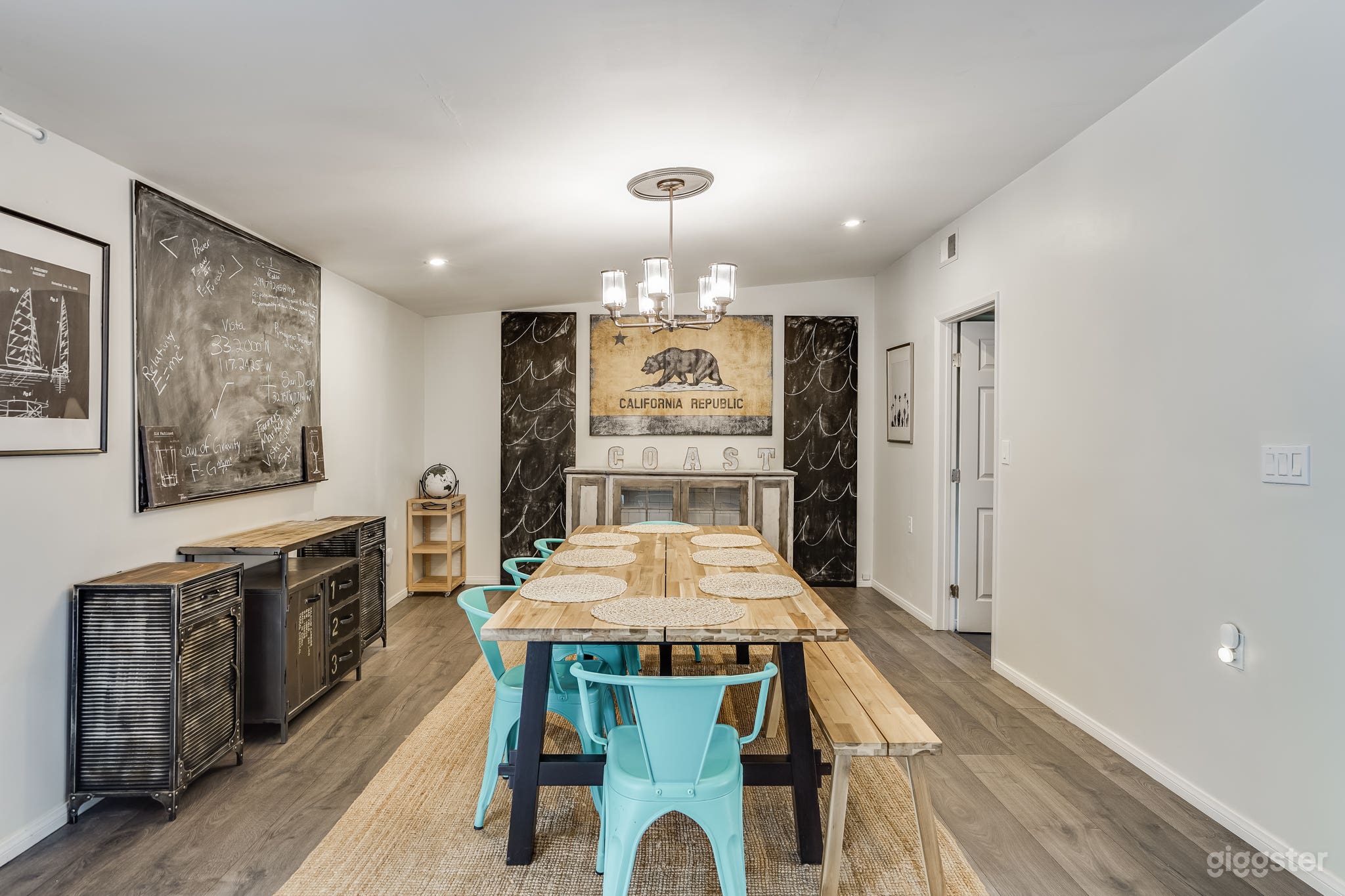 HGTV Style Coastal Retreat! Photo 4