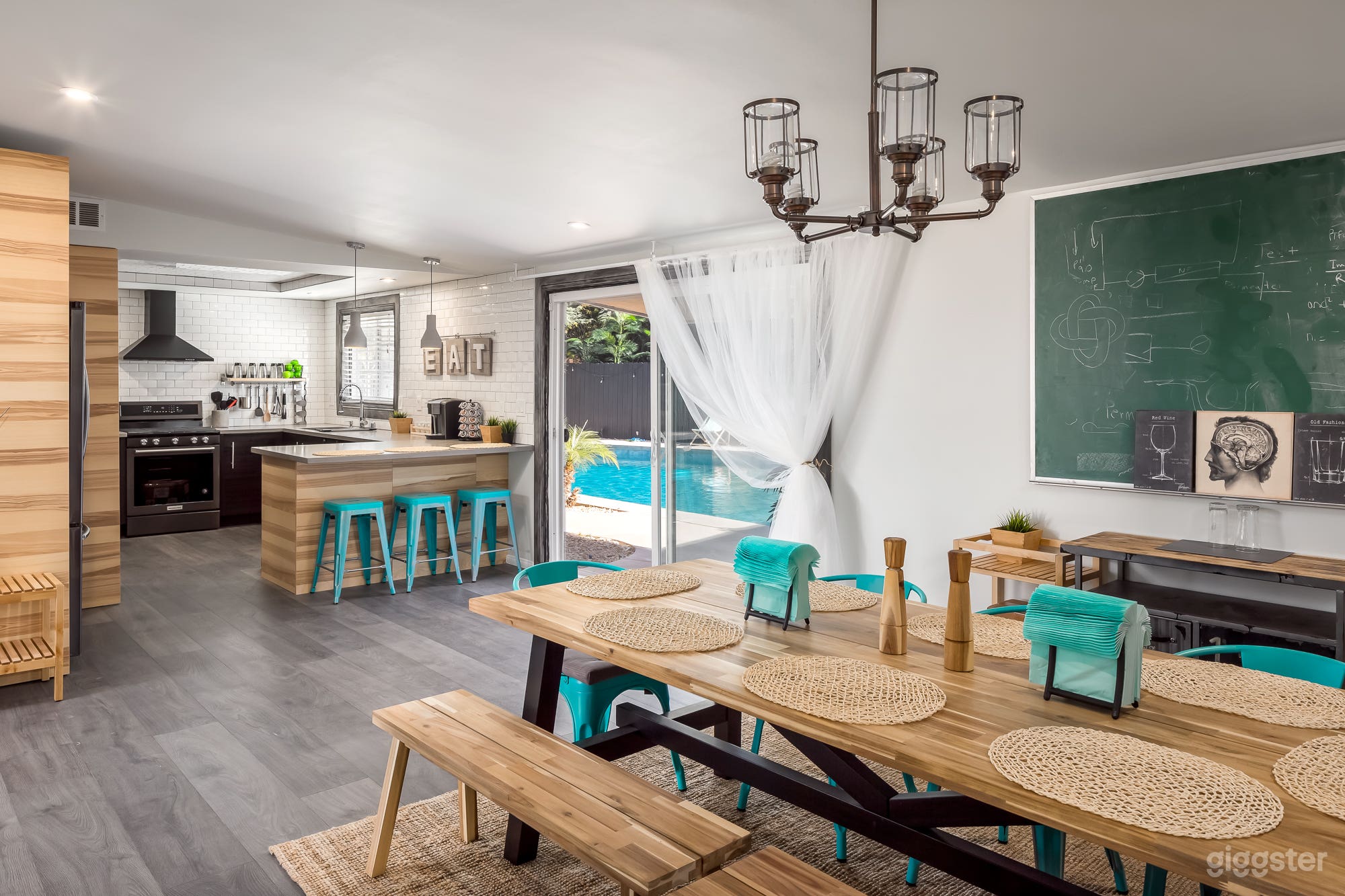 HGTV Style Coastal Retreat! Photo 3