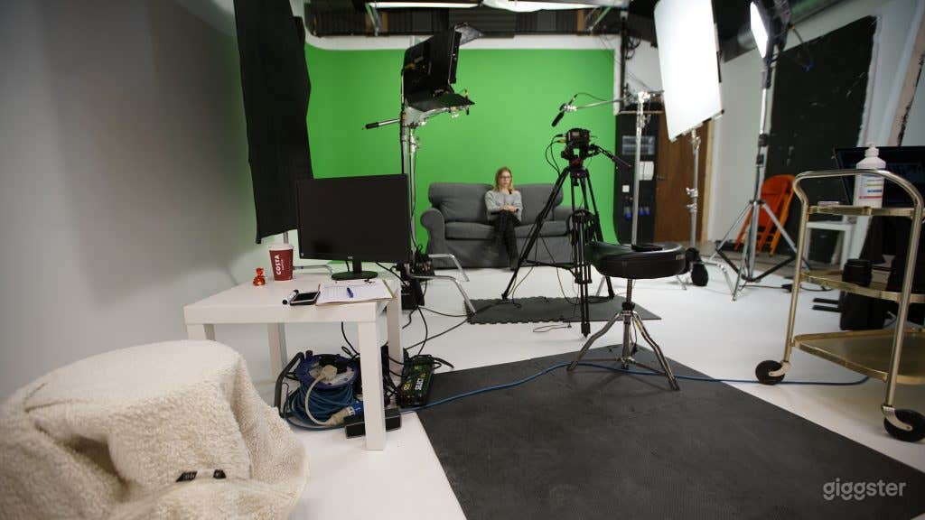 Fully Soundproofed studio - white or greenscreen Photo 3