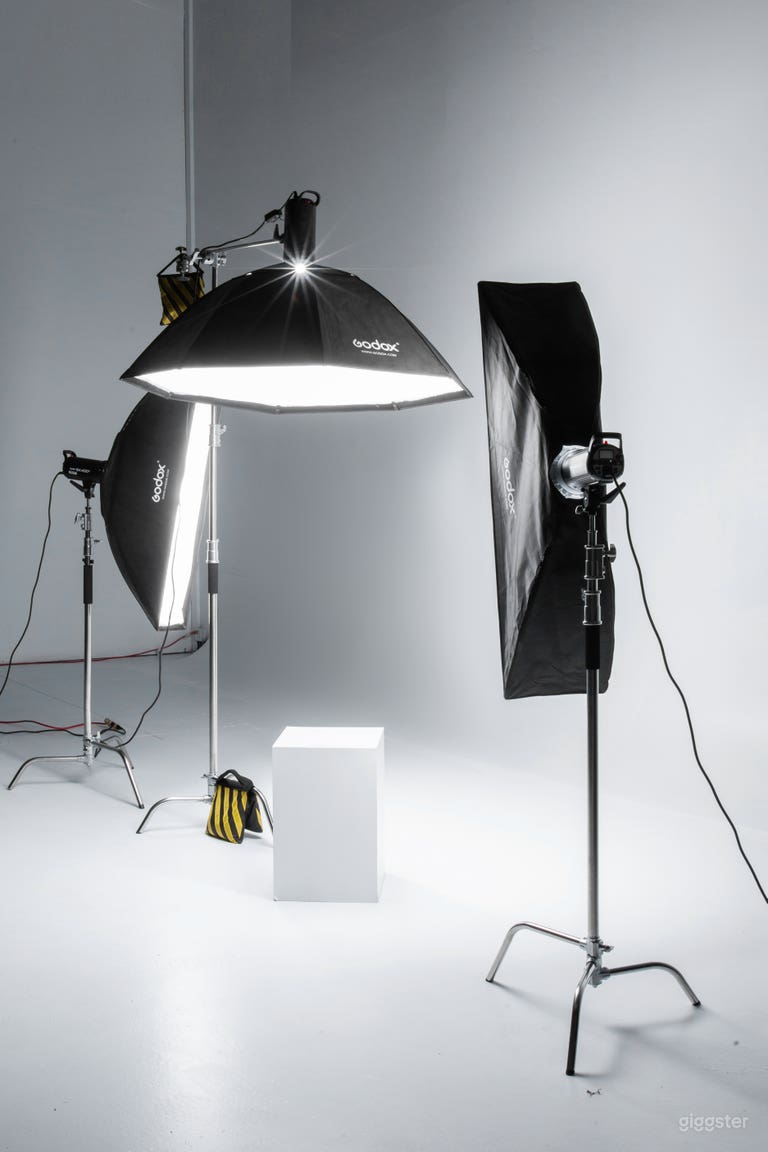  Photography And Production Studio 