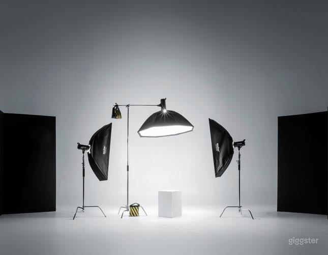 Photography And Production Studio Rent this location on Giggster
