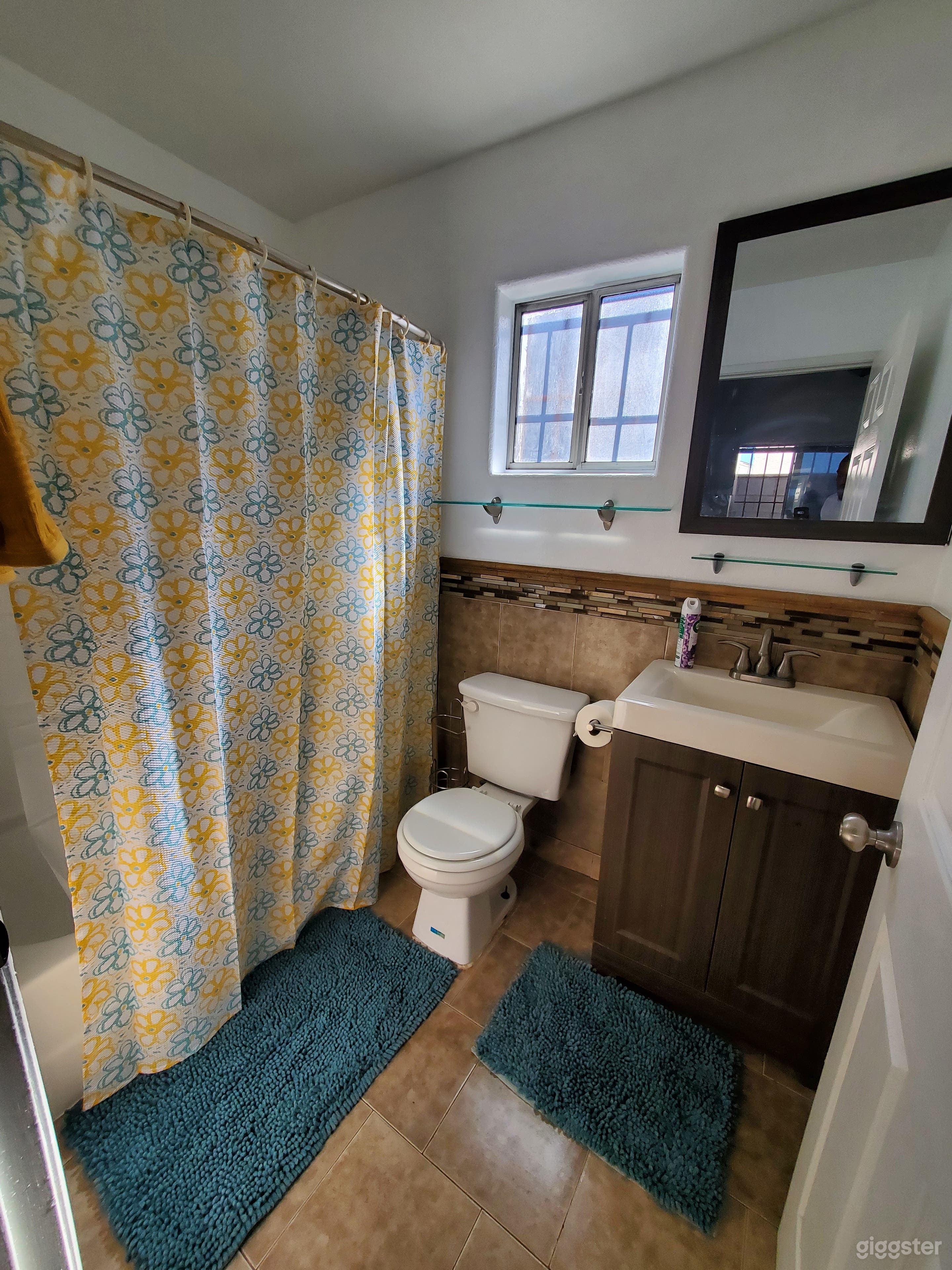 Full Bathroom/ with Tub