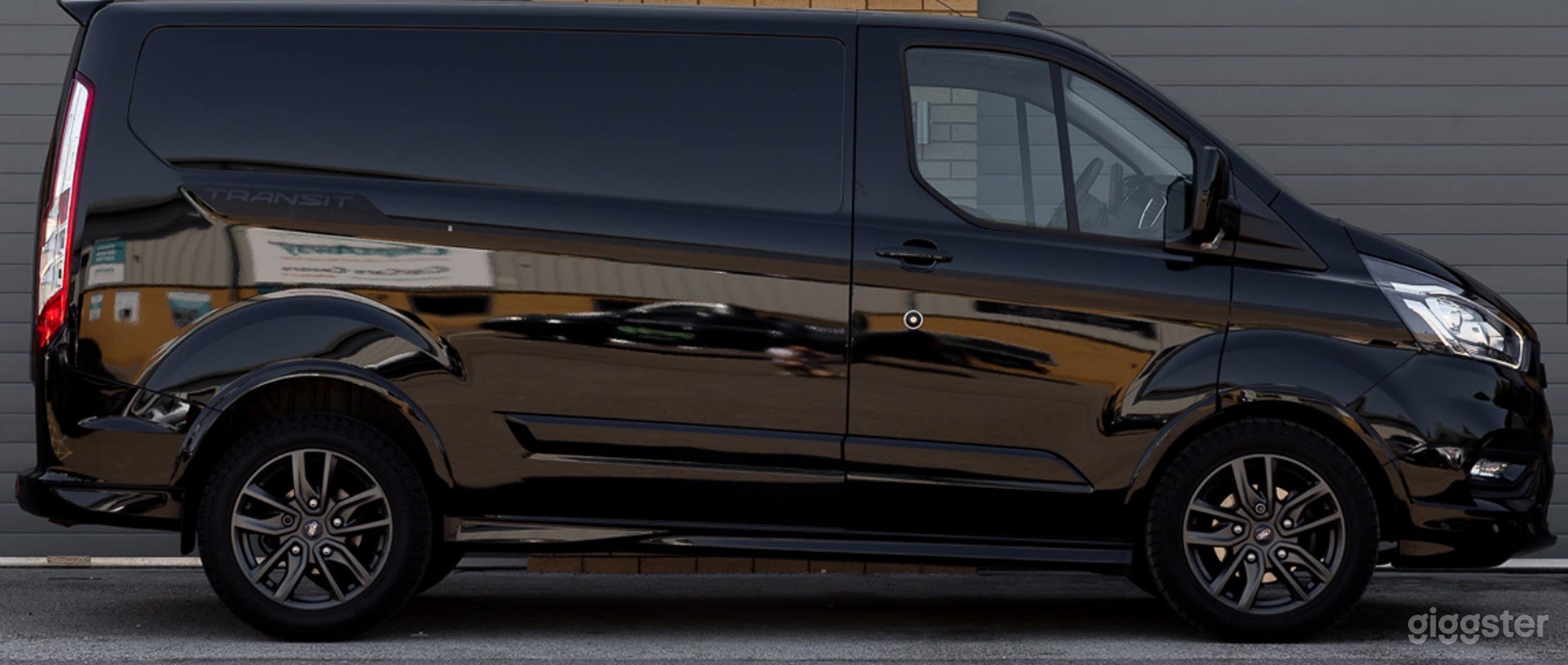 Ford Transit 14-Passenger Van Photo 3