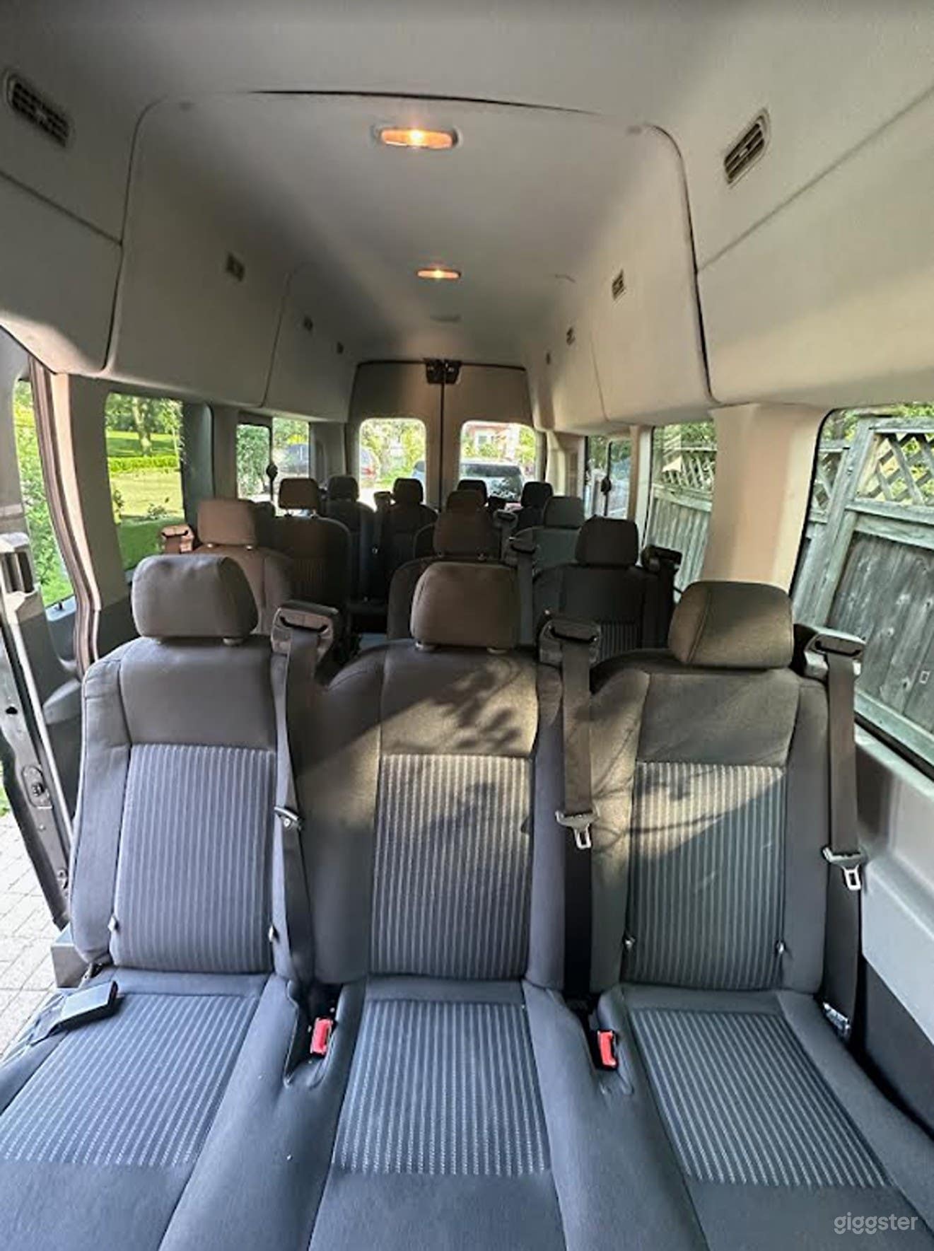 Ford Transit 14-Passenger Van Photo 4