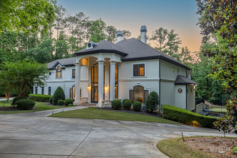  Luxury Atlanta Mansion | Grand Staircase, Pool & Spa 