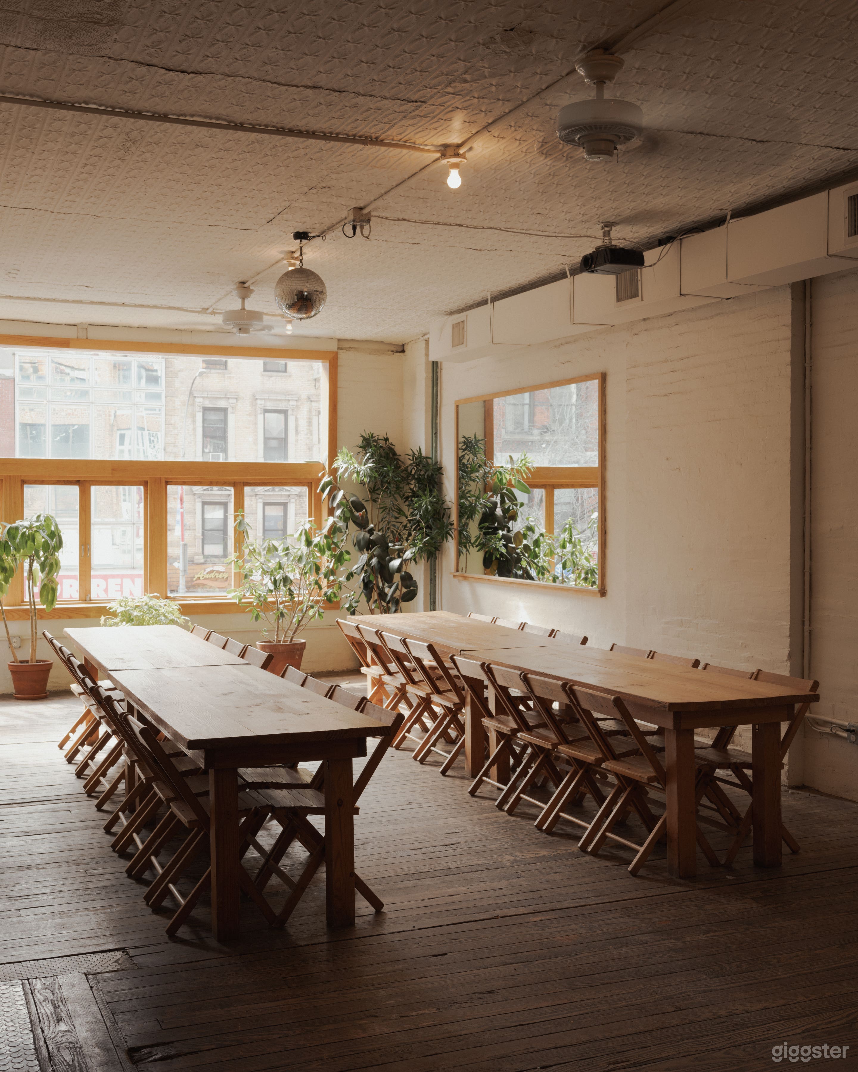 LEE'S - Private Dining Room Photo 1