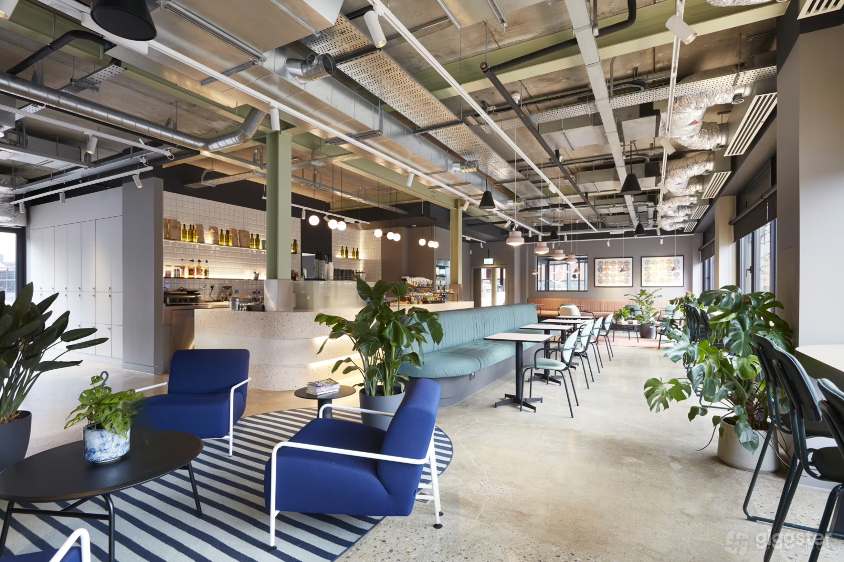 Lounge &amp; Café Photo 2