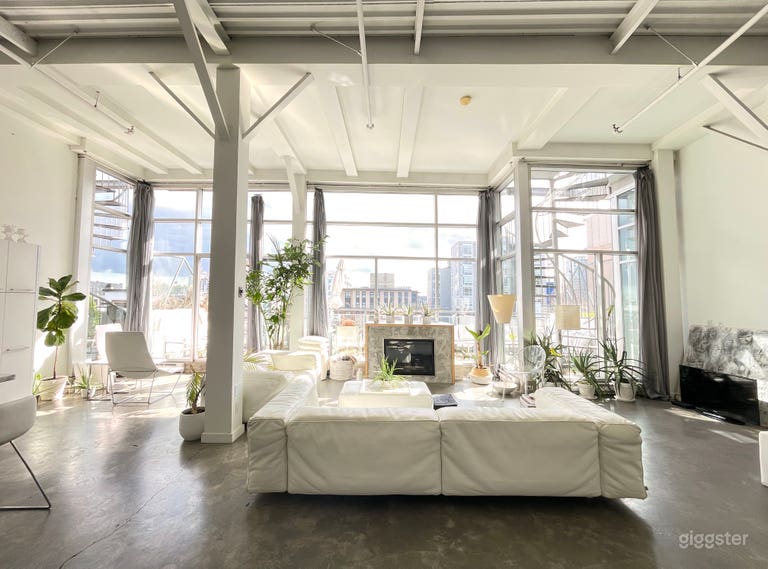  White Loft with open concept, deck and fireplace. 