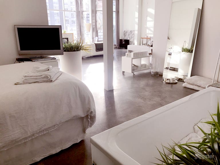  Open concept bath bedroom area great for bathtub scenes.  
