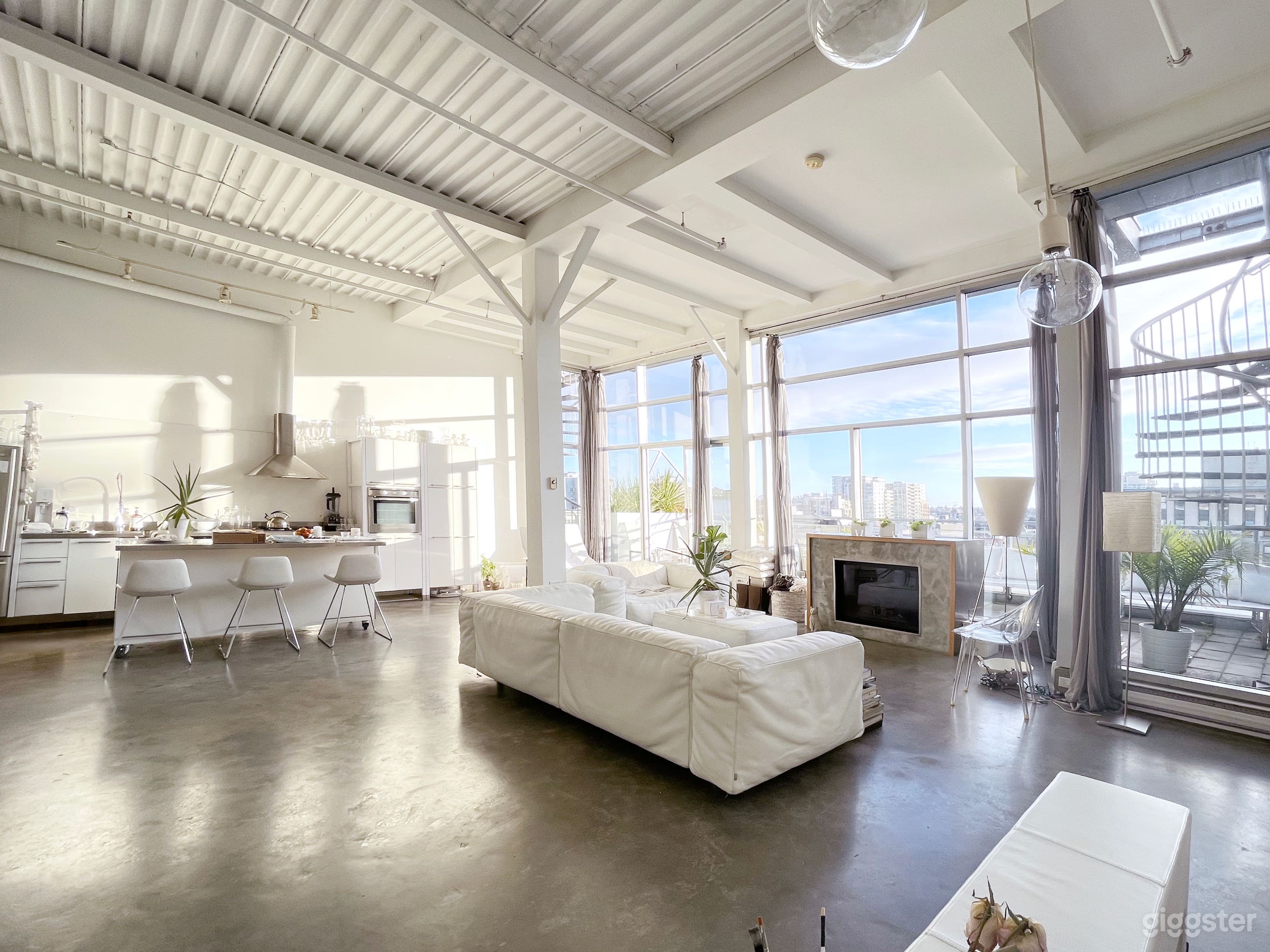 White Loft with open concept, deck and fireplace. Photo 1