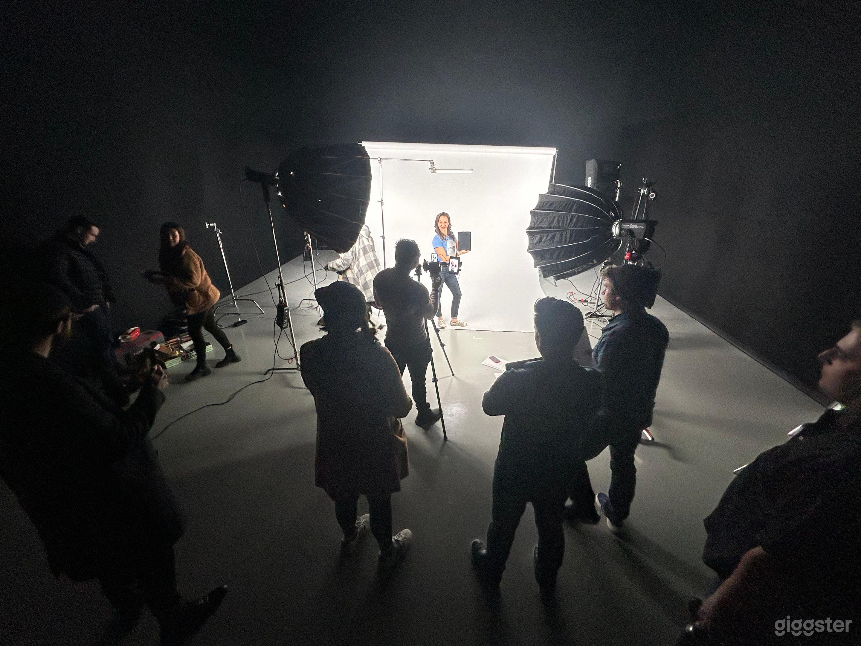 1000+ sqft Black Box Studio w/ Soundproof Walls Photo 3