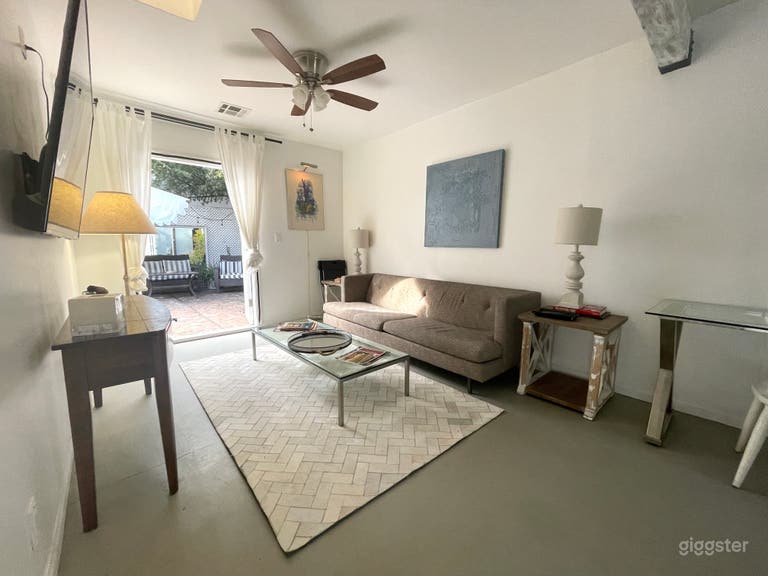  Modern Guest House Studio Apartment With Patio 